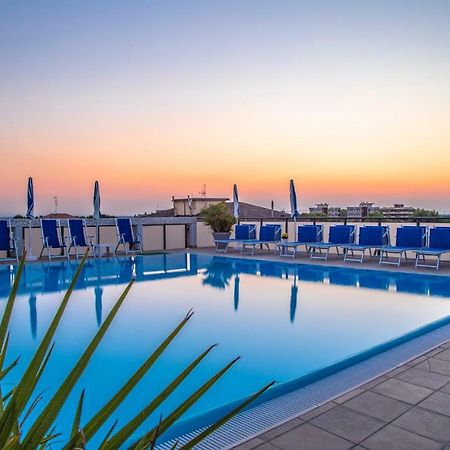 Renzo Hotel Чезенатіко Екстер'єр фото