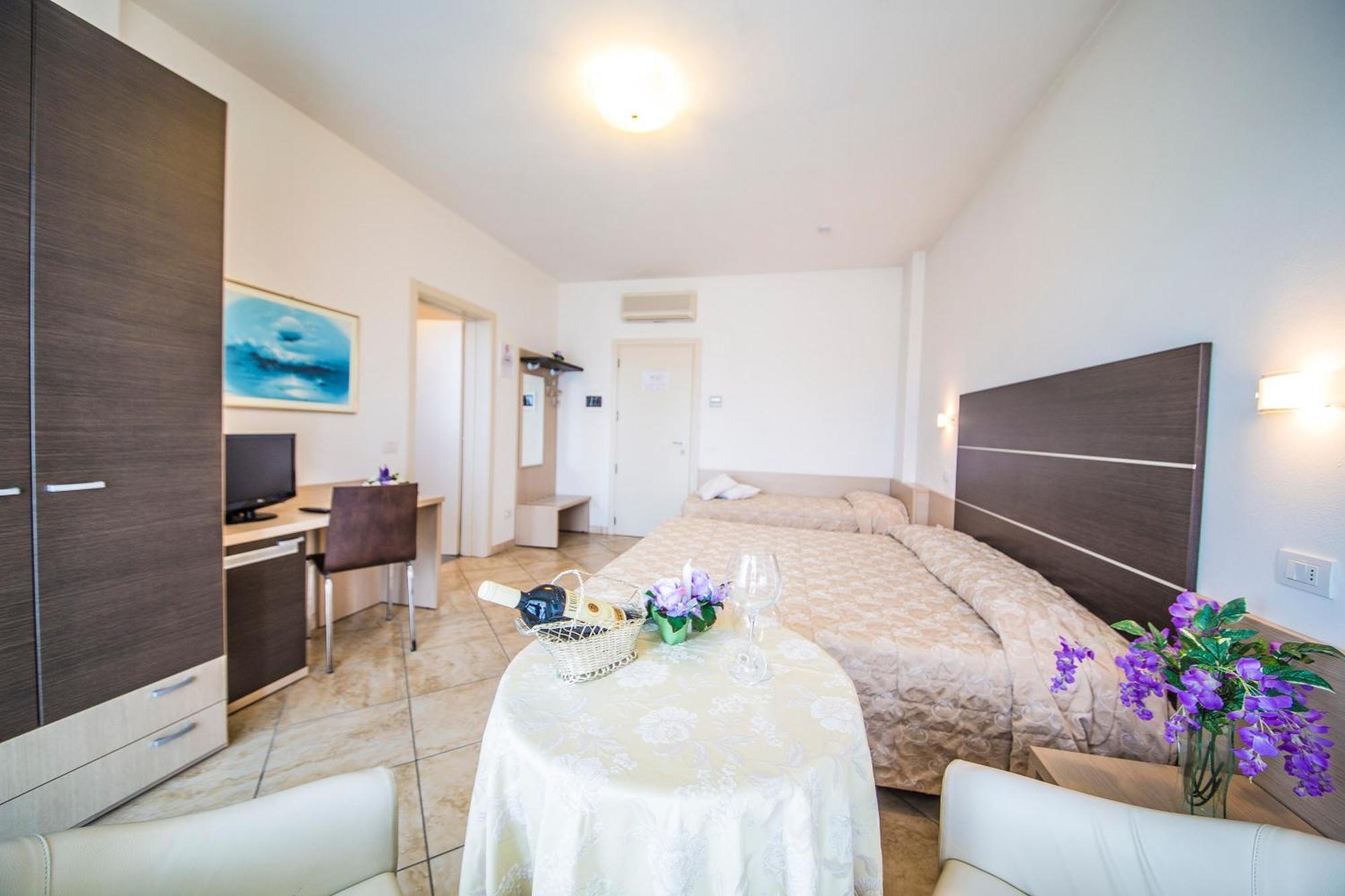 Renzo Hotel Чезенатіко Екстер'єр фото