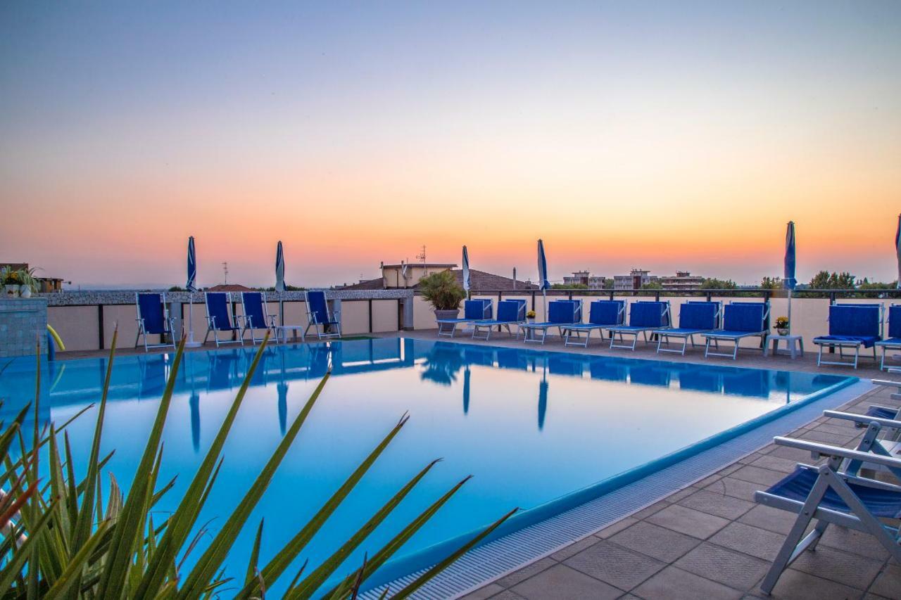 Renzo Hotel Чезенатіко Екстер'єр фото