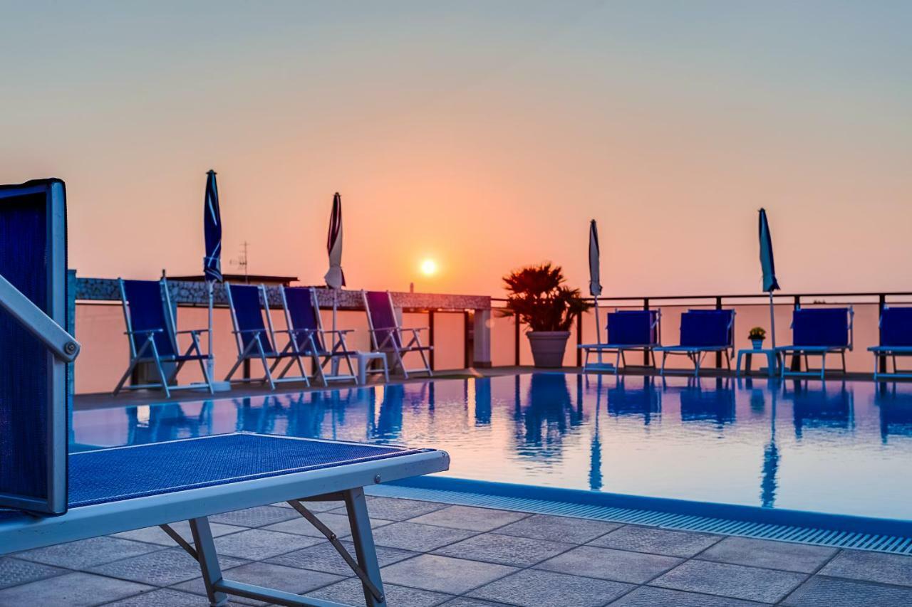 Renzo Hotel Чезенатіко Екстер'єр фото
