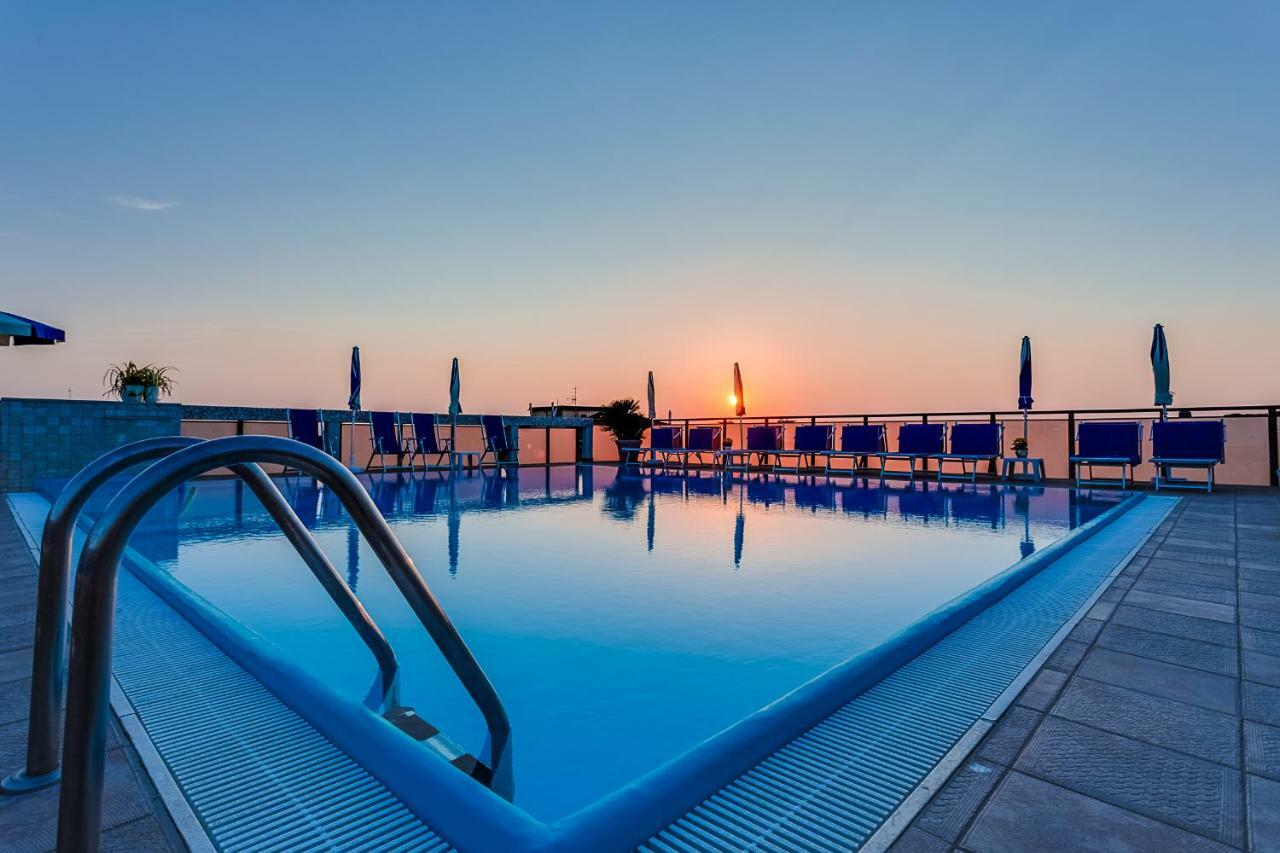 Renzo Hotel Чезенатіко Екстер'єр фото